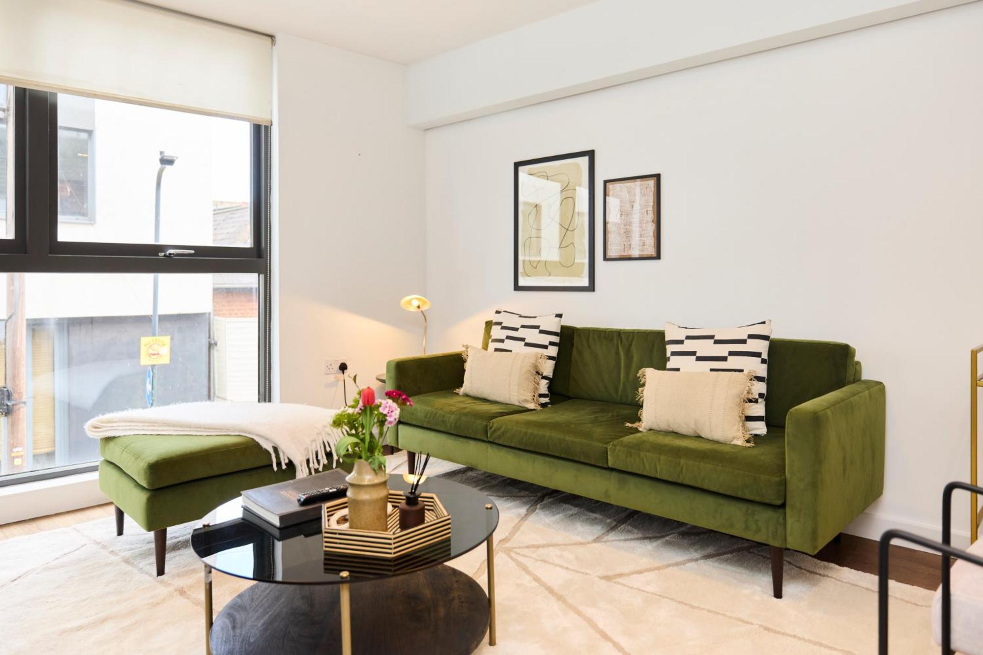 The Kensal Wonder - Bright 2bdr Flat With Balcony *