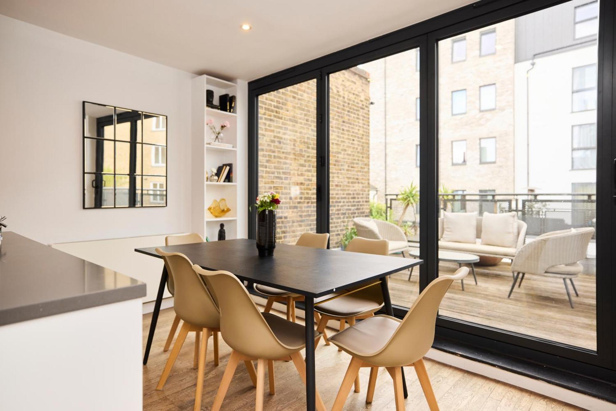 The Kensal Wonder - Bright 2bdr Flat With Balcony * Londra