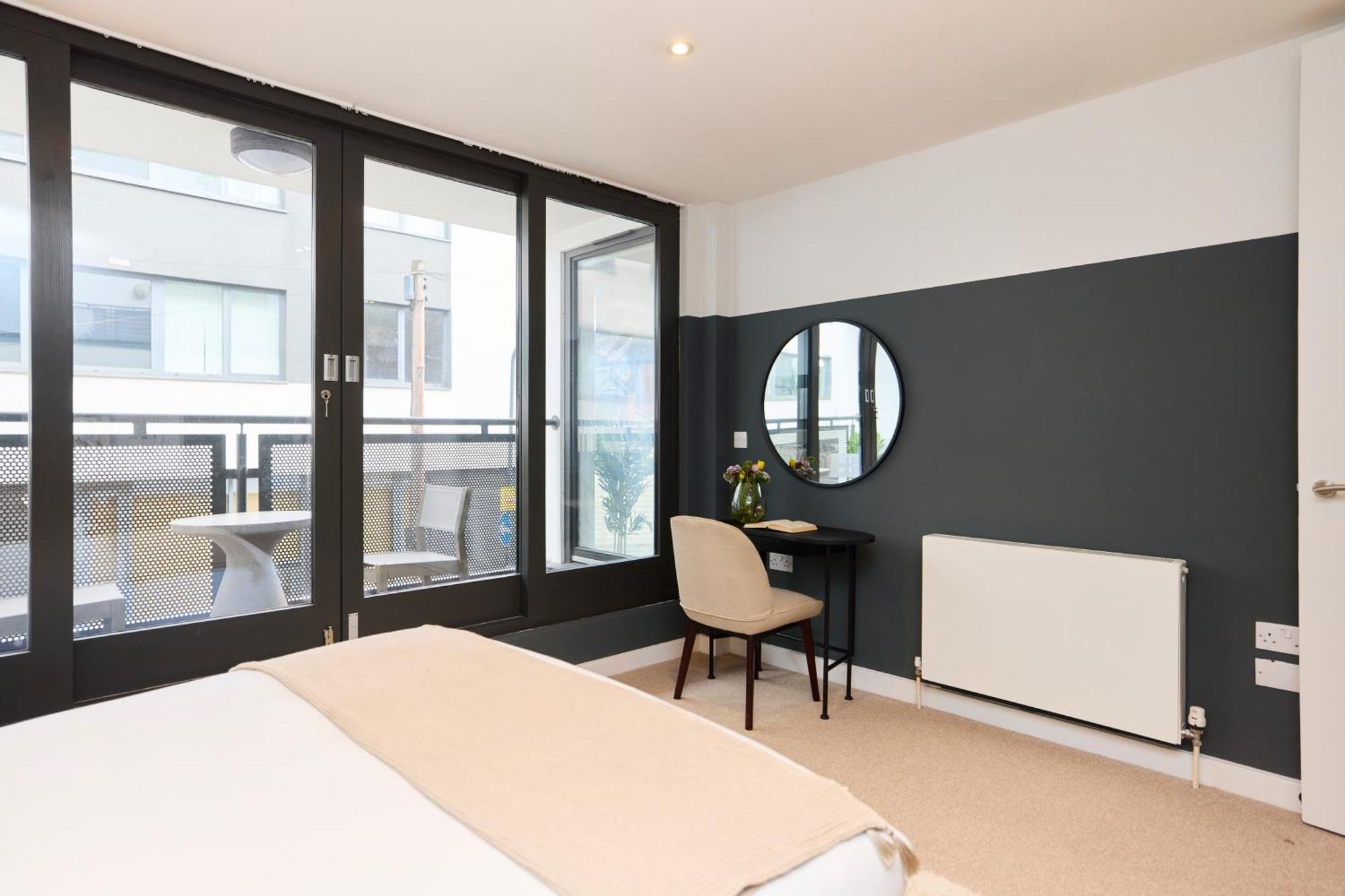 The Kensal Wonder - Bright 2bdr Flat With Balcony * Londra