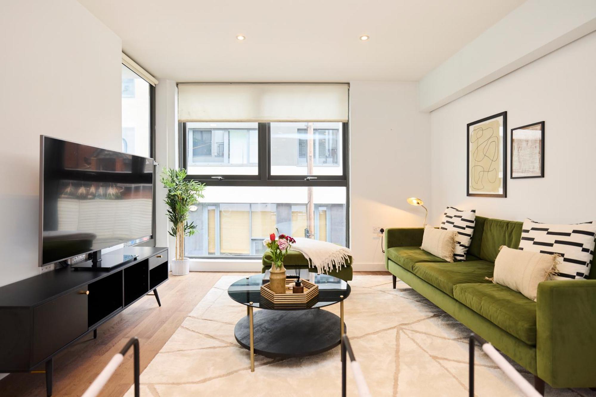 The Kensal Wonder - Bright 2bdr Flat With Balcony
